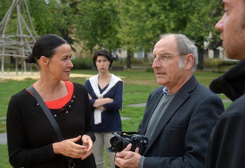 Aka-Chefin Beate Kramer im Gespräch mit Günter Piegser.