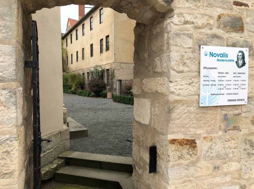 Der Eingang zur Novalis-Gedenkstätte in der Klosterstraße