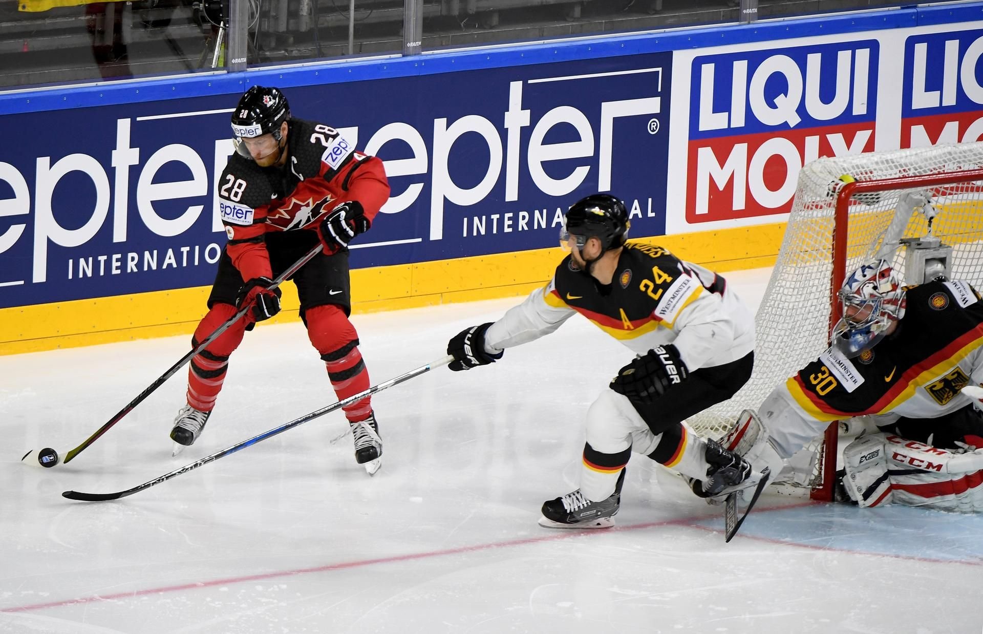 Claude Giroux und Dennis Seidenberg.