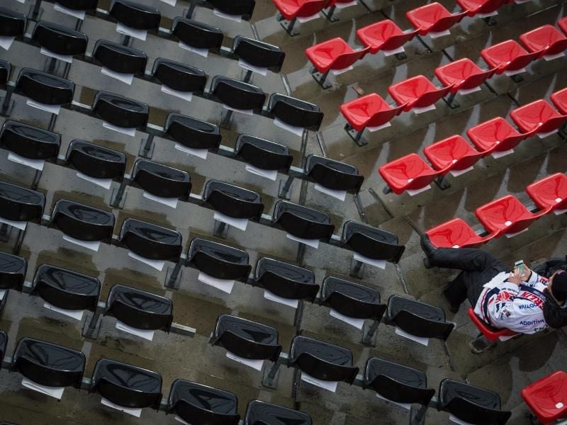 Beim Fußball-Länderspiel Deutschland gegen Italien bleiben die Zuschauerränge im Nürnberger Stadion leer. Foto: David-Wolfgang Ebener/dpa