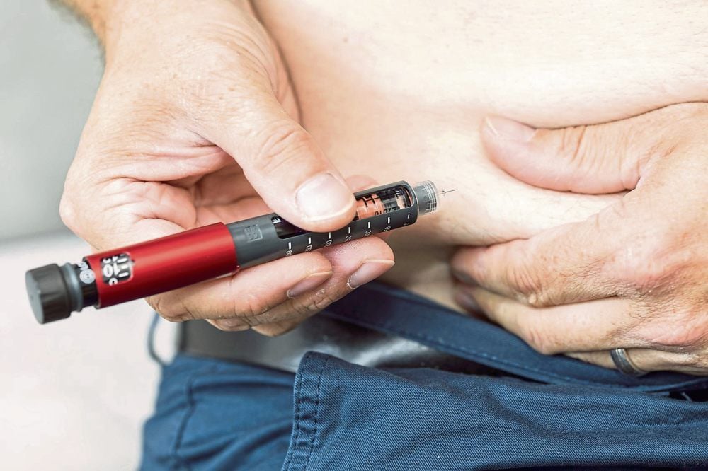Oftmals bleibt Diabetes Typ 2 lange unerkannt. Wird er festgestellt, können Tabletten helfen, manchmal sind die Blutzuckerwerte aber so hoch, dass gleich mit Insulin behandelt werden muss. Laut Deutscher Diabetes Gesellschaft sind sieben Millionen Deutsche an Diabetes erkrankt.