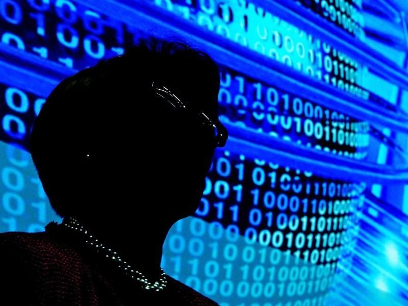 Das Individuum im Datenstrom: Was Onlinedienste über einen selbst wissen, und welche Informationen unter Umständen zusammengeführt werden, sollte man im Blick behalten. Foto: Ralf Hirschberger