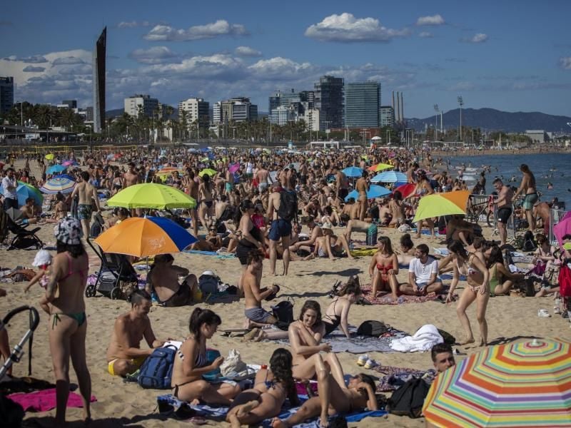 Urlauber aus Deutschland können wieder zu beliebten Zielen in Europa aufbrechen. Foto: Emilio Morenatti/AP/dpa