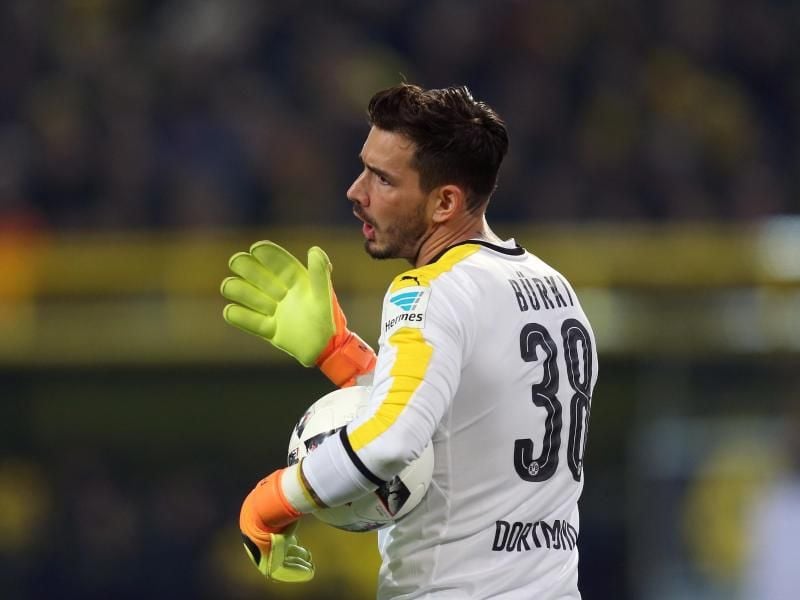 BVB-Torwart Roman Bürki hat sich im Spiel gegen Bayern München einen Mittelhandbruch zugezogen. Foto: Ina Fassbender