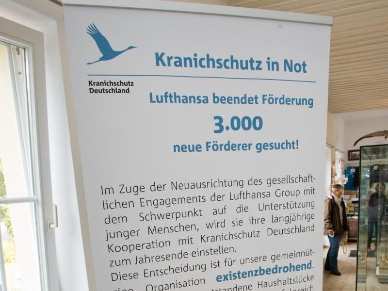 Schriftzug „Lufthansa beendet Förderung 3000 neue Förderer gesucht!”. Foto: Stefan Sauer