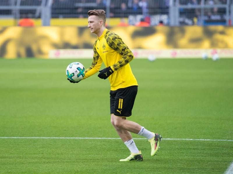 Nimmt im Rückspiel bei Atalanta Bergamo vorerst auf der BVB-Bank Platz: Nationalspieler Marco Reus. Foto: Guido Kirchner
