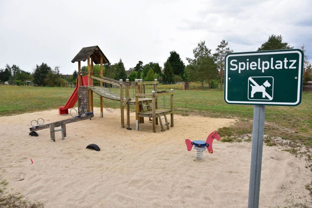 In Ordnung: Der Spielplatz lädt in der Nähe des Sees ein.