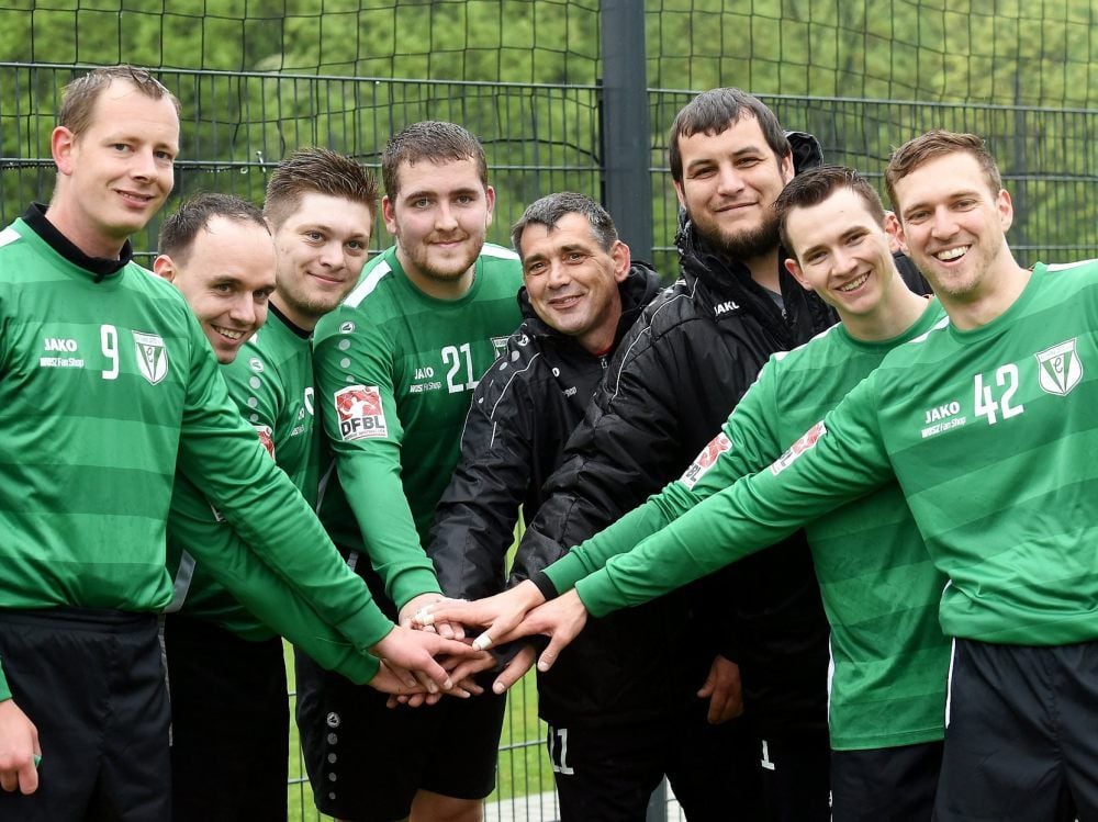 Zwei Mannschaften, ein Team: Die Faustballer aus Merseburg und Zeitz.