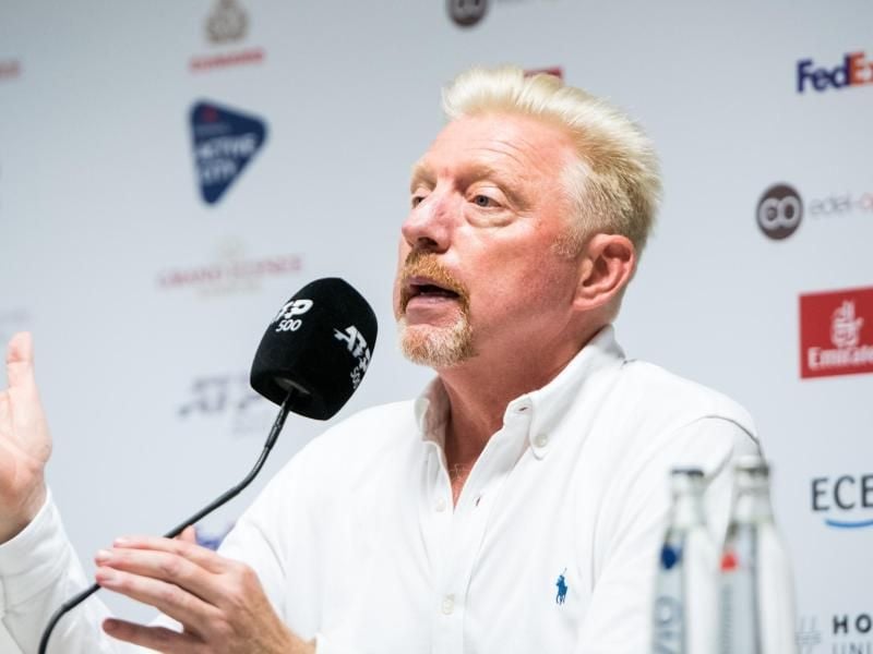 Kritischer Blick: Boris Becker in Hamburg. Foto: Daniel Bockwoldt