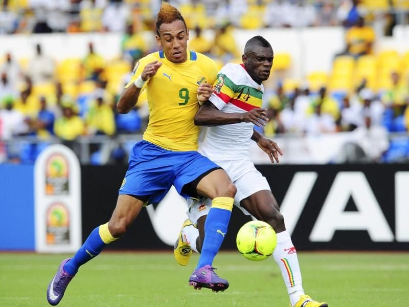 Pierre-Emerick Aubameyang (l) Hoffnungsträger von Gastgeberland Gabun beim Afrika Cup. Foto: Stringer
