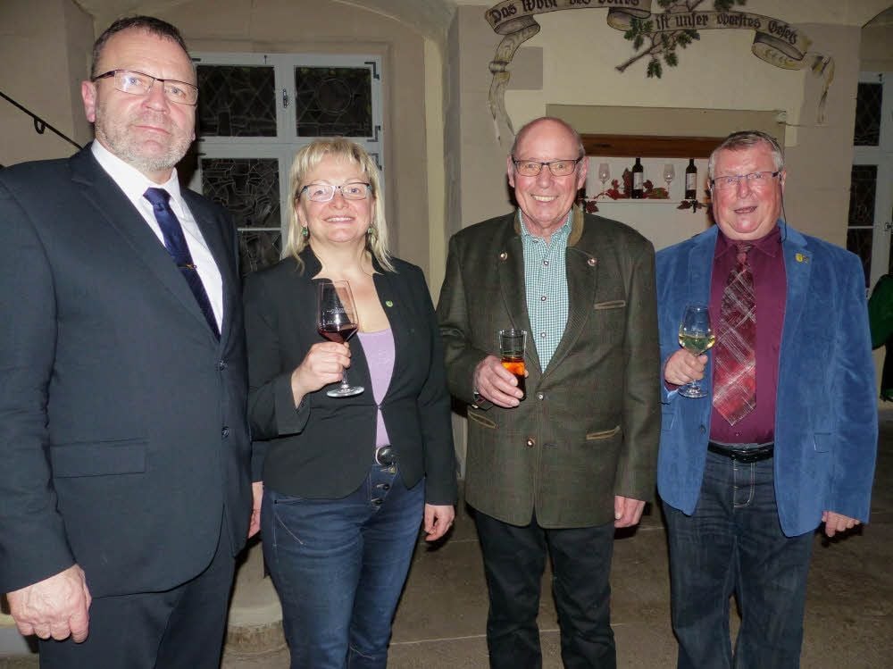 Zum Jahresempfang der Stadt Laucha im Rathaus kann Bürgermeister Michael Bilstein neben vielen anderen Gästen auch seine Vorgänger begrüßen: Jana Grandi, Werner Bornkessel und Wilhelm Ebbinghaus (v.l.).
