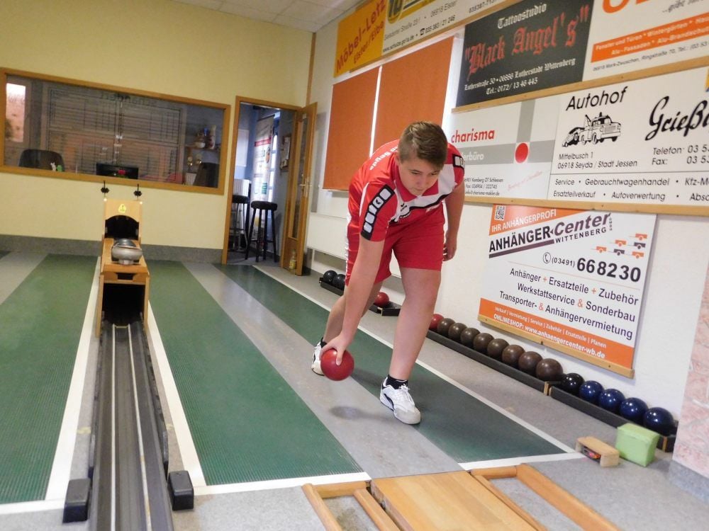 Paul Kötitz trainiert im Schützenhaus in Seyda.