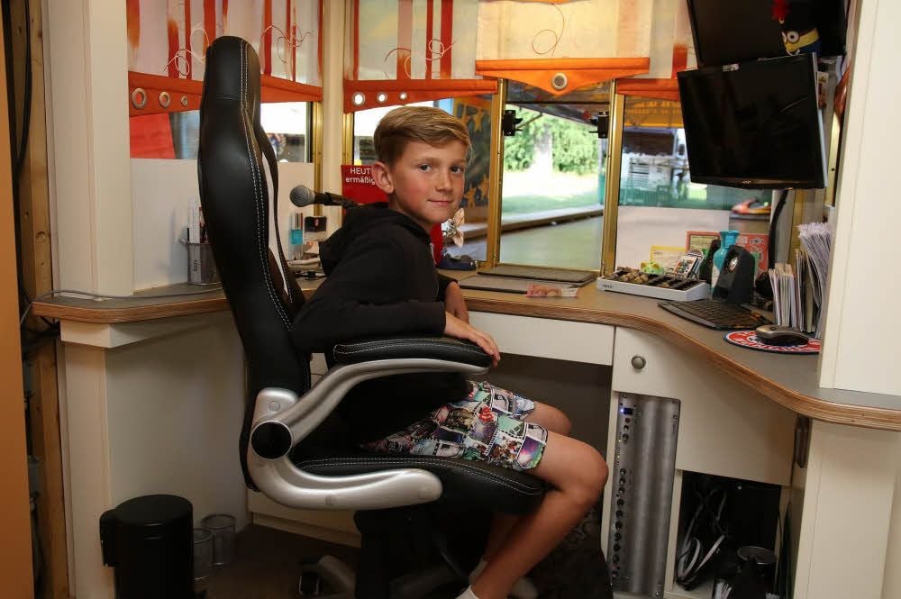 Charly Schmökel im Büro vom Autoscooter zum Lindenmarkt.