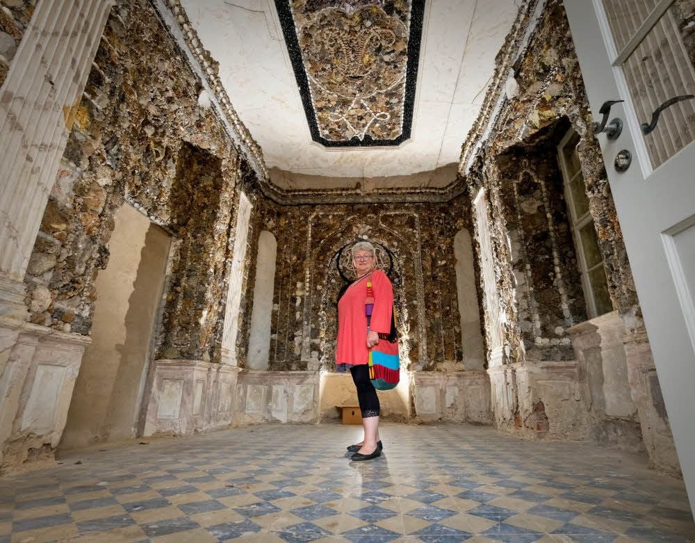 Die Muschelgrotte ist das besondere Kleinod im Beuchlitzer Schloss. Der Heimatverein, so auch Sieglinde Hortig, kümmert sich darum.