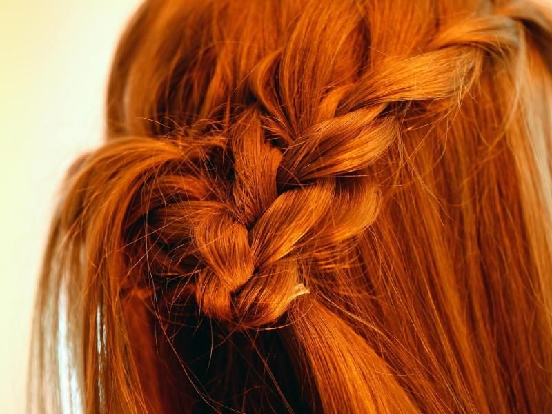 Ein Model mit roten Haaren. Foto: Jens Kalaene/Archiv