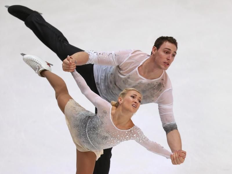 Aljona Savchenko und Bruno Massot freuen sich auf die Premiere im Grand Prix. Foto: Karl-Josef Hildenbrand