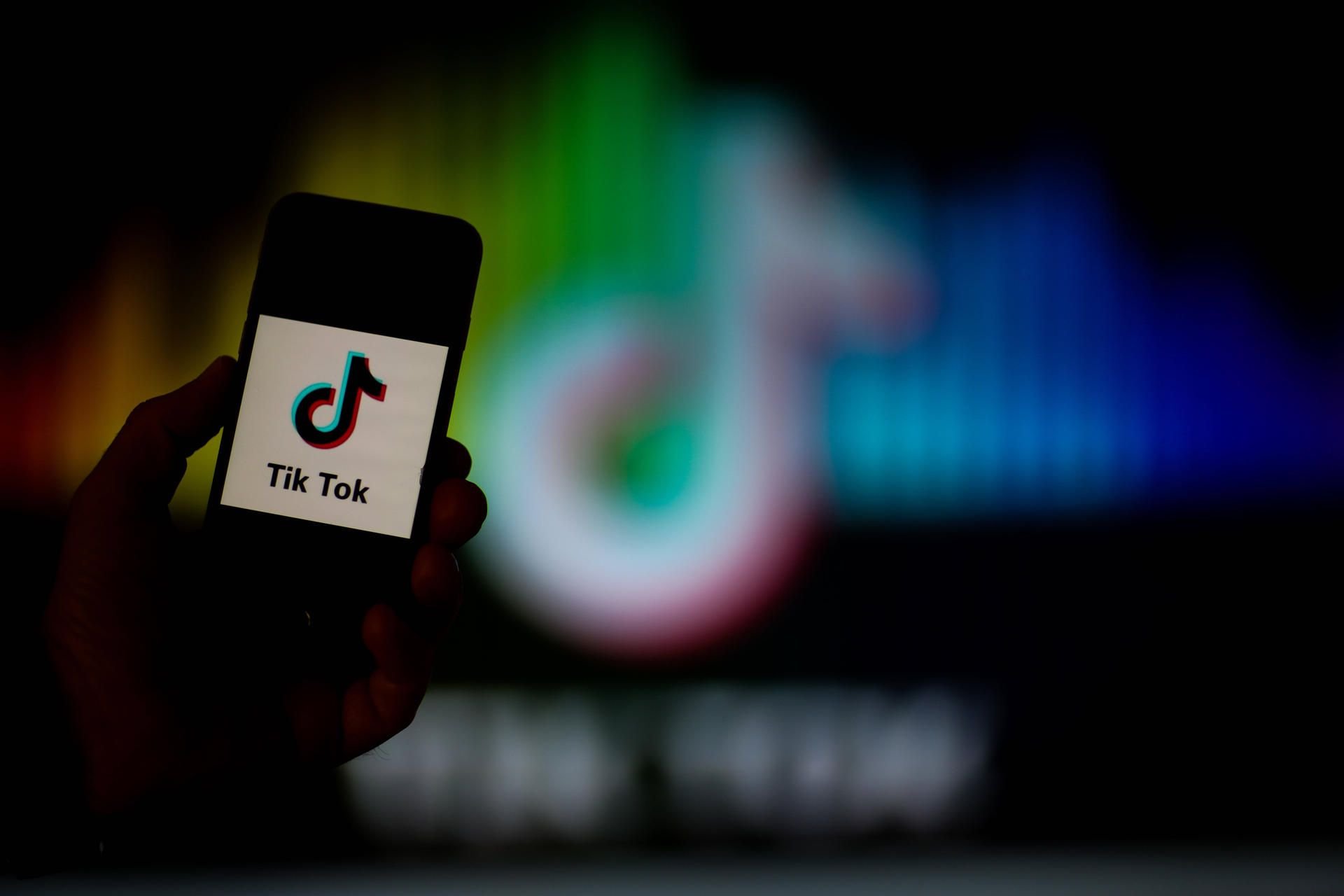 Auf der Plattform Tik Tok werden Videos der gefährlichen „Skull-Breaker Challenge“ veröffentlicht.