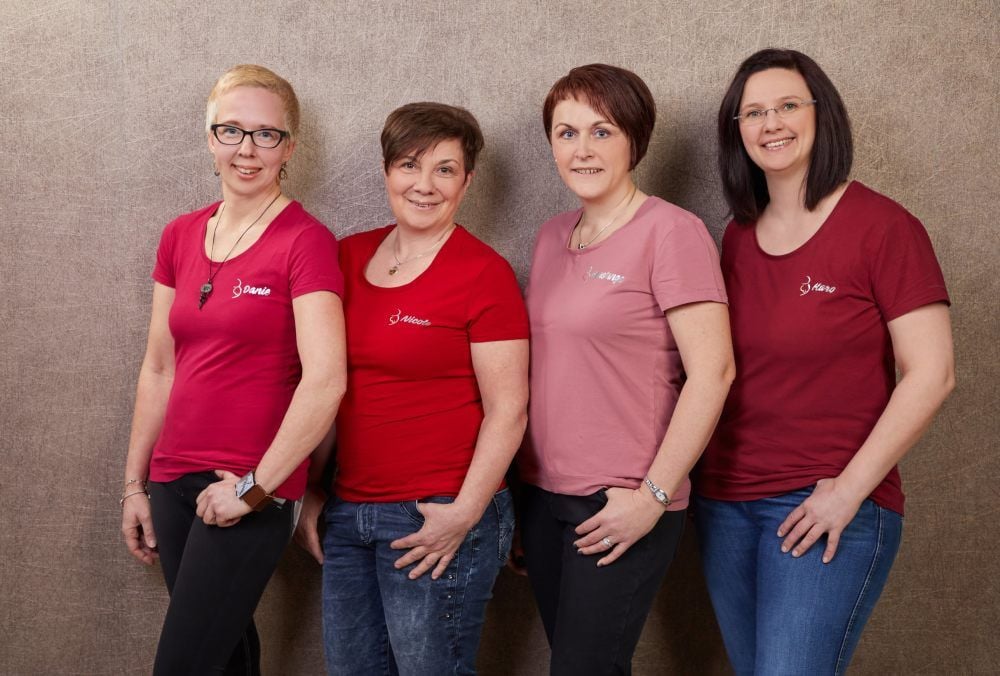Daniela Zingel (v. links), Nicole Musche, Konstanze Möller und Karoline Hausmann arbeiten in der Bernburger Hebammenpraxis „Bauchgeschichten“.