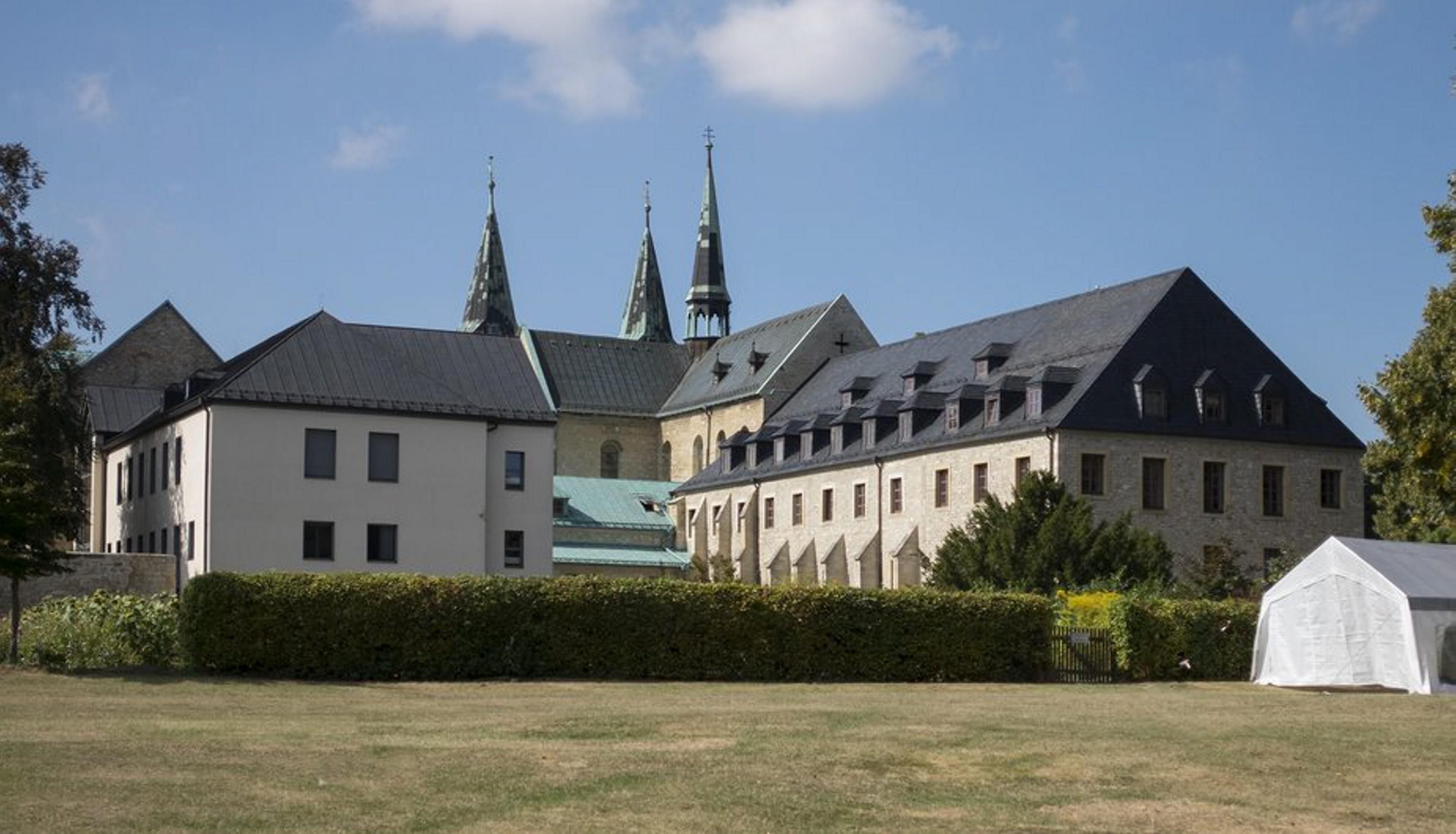 Am Sonntag geht es zum Lieblingsort von Hannelore und Heinz Matscheroth aus Derenburg. Ausgangspunkt der Wanderung ist das Kloster Huysburg. Die Tour führt zur Daneilshöhle. Der Sage nach diente sie als Versteck eines durchtriebenen Räubers.