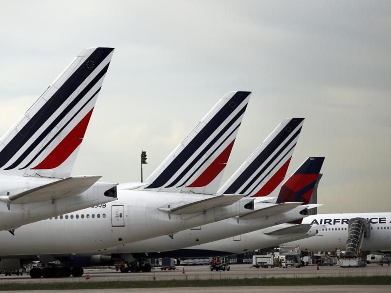 Flugzeuge der Air France. Die französische Fluggesellschaft erwägt eine Übernahme der Aigle Azur. Foto: Christophe Ena/AP