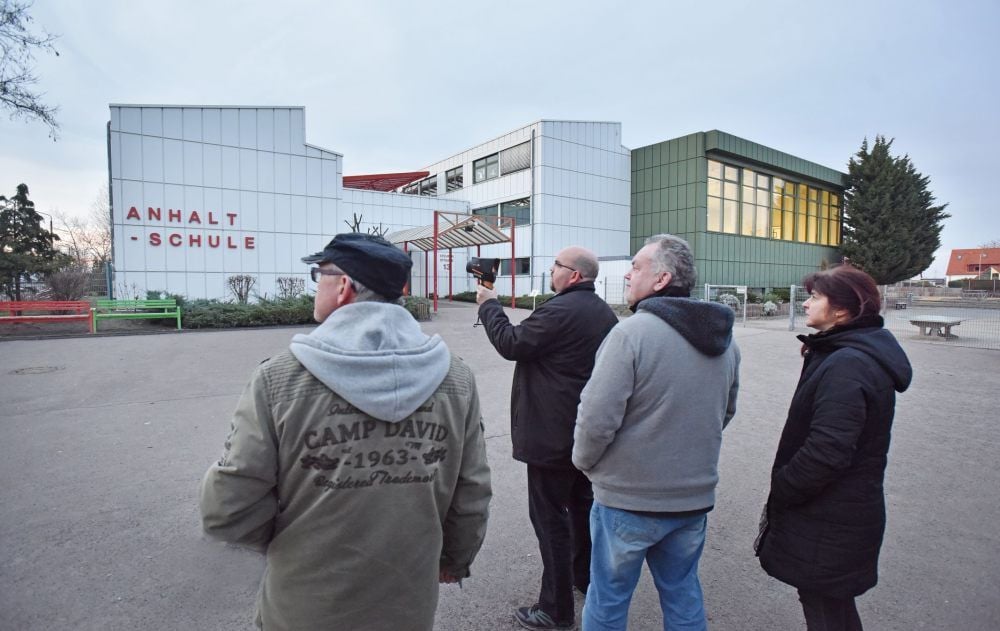 Die Anhalt-Schule wirkt fit. Energetisch braucht sie eine Frischzellenkur. Das haben Fachleute beim Thermografierundgang schnell erkannt.