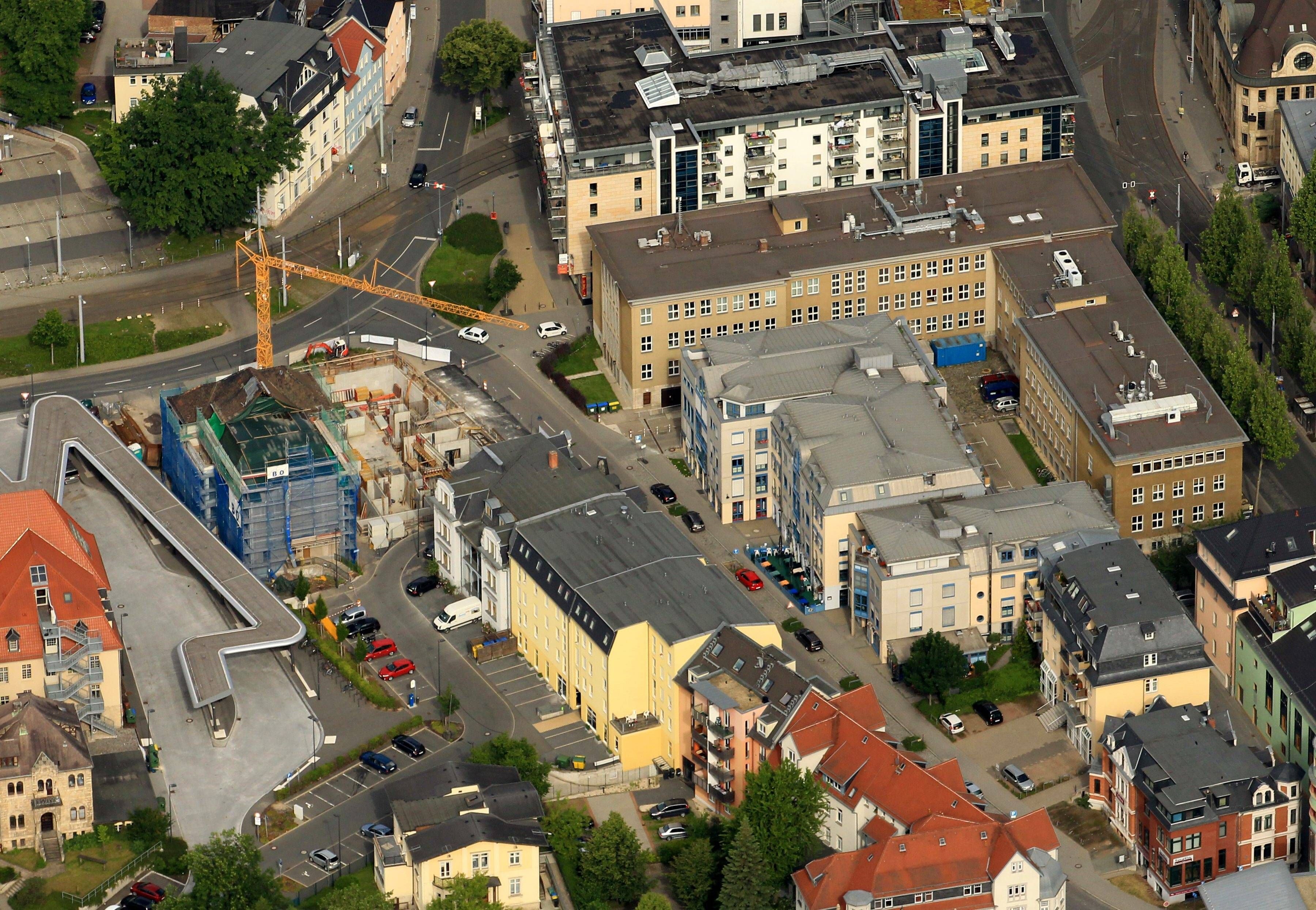 Im linken Bildbereich das Areal des Busbahnhofes in Jena.