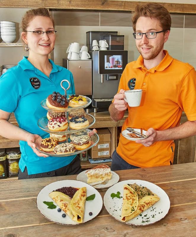 Anna Leiser und Konrad Auer in ihrem neuen Bernburger Café.