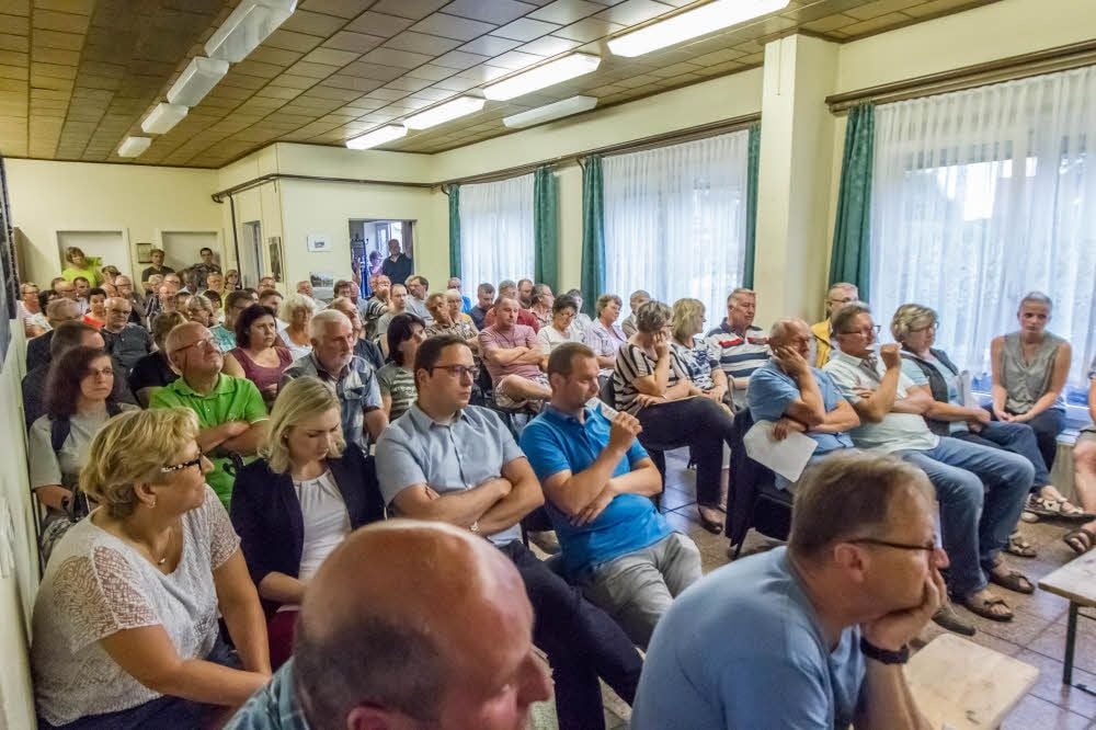 Zum Bersten gefüllt war das Dorfgemeinschaftshaus in Selbitz.