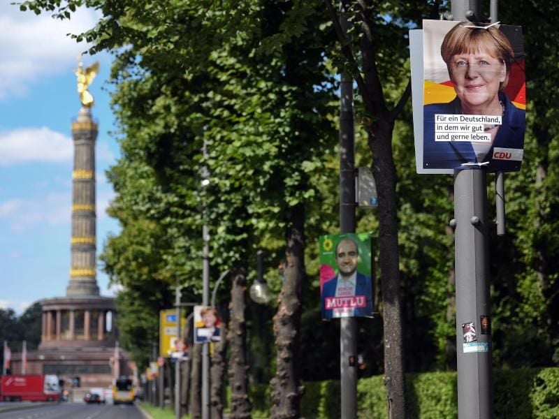 Ein Wahlplakat der CDU mit Spitzenkandidatin Angela Merkel in Berlin. Foto: Britta Pedersen