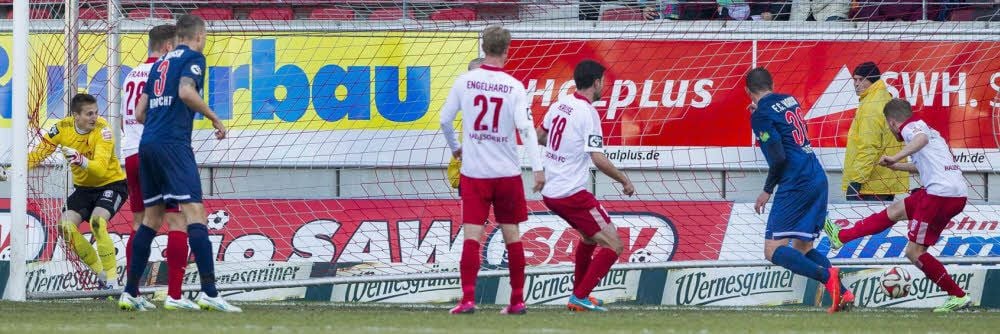 Das Spiel HFC gegen Rostock endete im Februar 2015 mit einer Niederlage für Halle - schon im Vorfeld gab es Auseinandersetzungen.