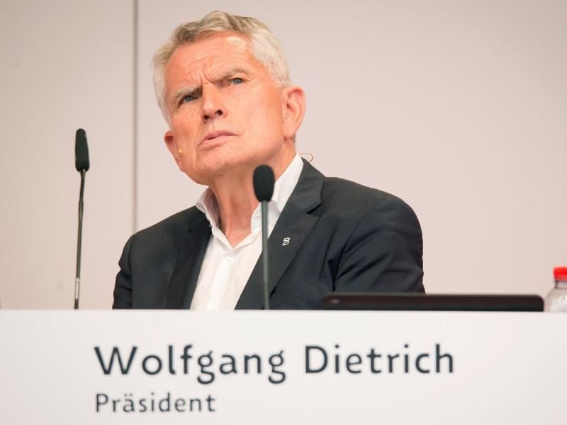 Tritt als Präsident des VfB Stuttgart zurück: Wolfgang Dietrich. Foto: Christoph Schmidt