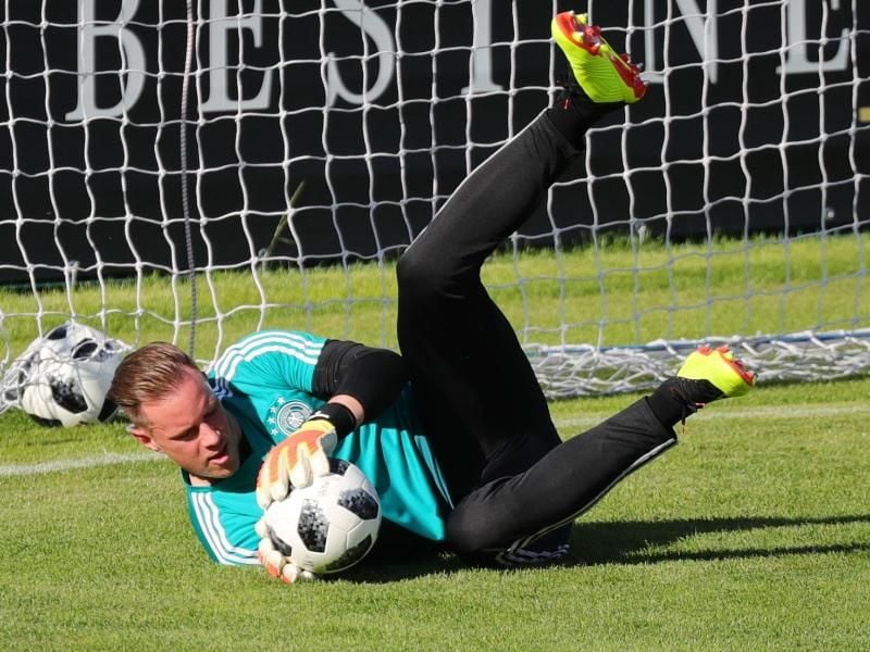 Torwart Marc-Andre ter Stegen möchte die deutsche Nummer Eins Manuel Neuer während der WM tatkräftig unterstützen. Foto: Christian Charisius