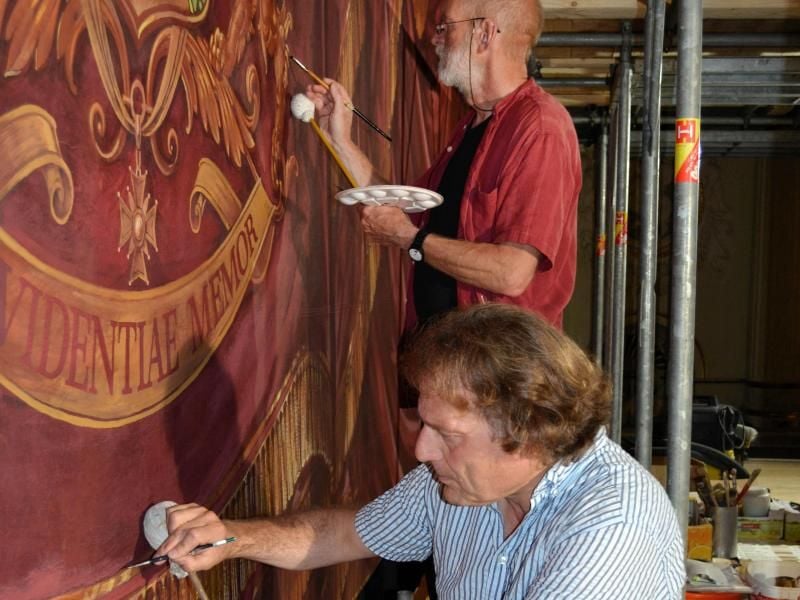 Restauratoren während ihrer Arbeit in der Semperoper. Foto: Semperoper Dresden