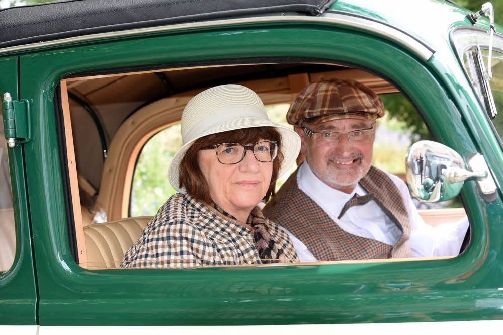 Christiane und Christian Braungard waren mit einem 170er Mercedes Cabrio aus Werdau nach Zeitz gekommen.