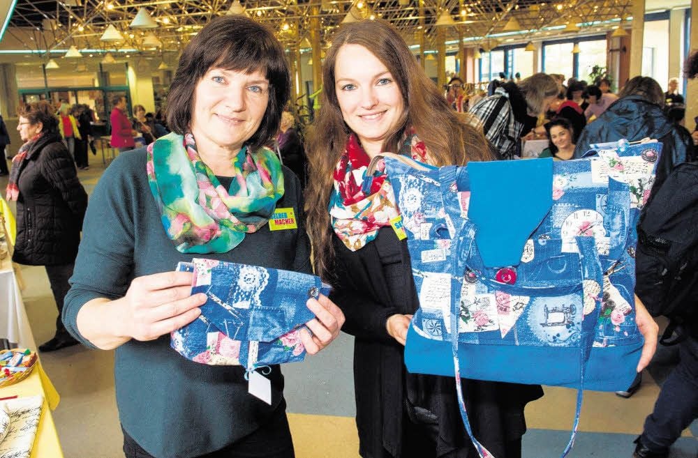 Ramona Schmölling (rechts) war mit ihrer Mutter Karin dabei. Die beiden Frauen aus Roßla im Südharz nähen leidenschaftlich gerne.