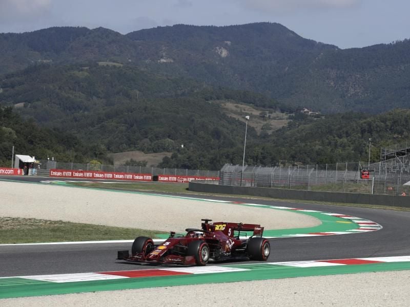 Ausgerechnet auf der Hausstrecke droht Ferrari eine weitere Demütigung in der Formel 1. Foto: Luca Bruno/AP/dpa