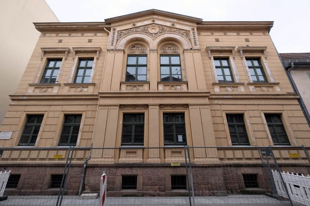 Der Gehweg vor der Großen Märkerstrasse 11 ist gesperrt.