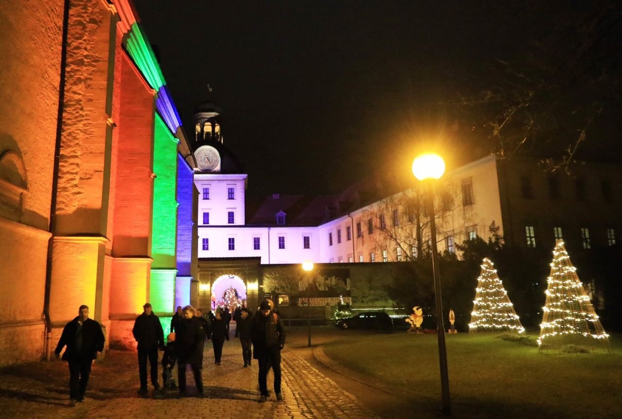 So stimmungsvoll werden die Besucher an der Moritzburg zur Zeitzer Schlossweihnacht empfangen.