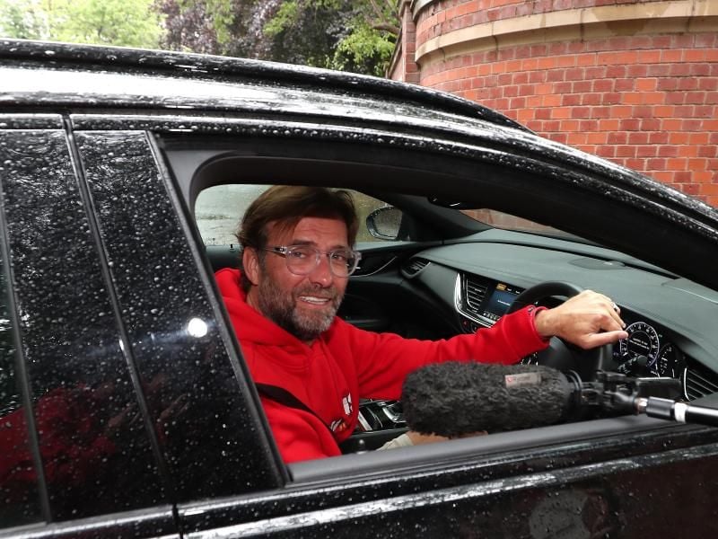 Trainer Jürgen Klopp hat die Fans vom englischen Fußballmeister FC Liverpool dazu aufgerufen, zuhause zu bleiben. Foto: Peter Byrne/PA Wire/dpa