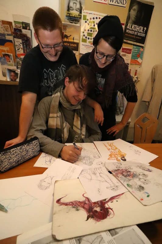 Florian Breitschuh, Kevin Rikarczewski und Paula Gruner (v.l.) lesen und zeichnen leidenschaftlich gerne Manga, lieben Anime und Cosplay.
