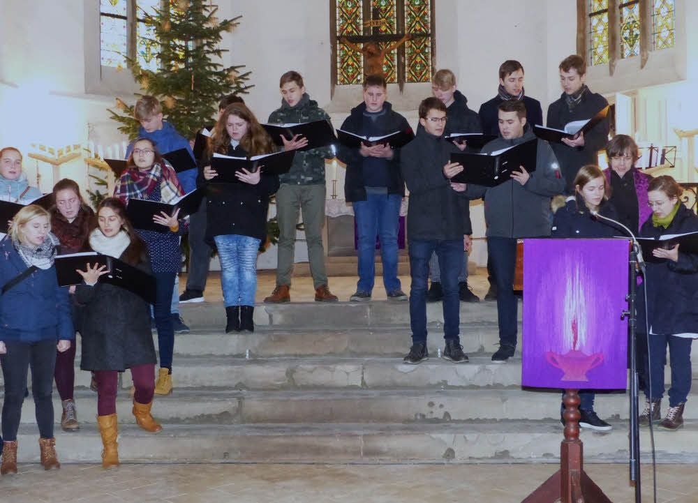 Musikalisch umrahmt wurde der traditionelle Winzergottesdienst am ersten Advent in Laucha auch vom Jugendchor des Pfarrbereichs.