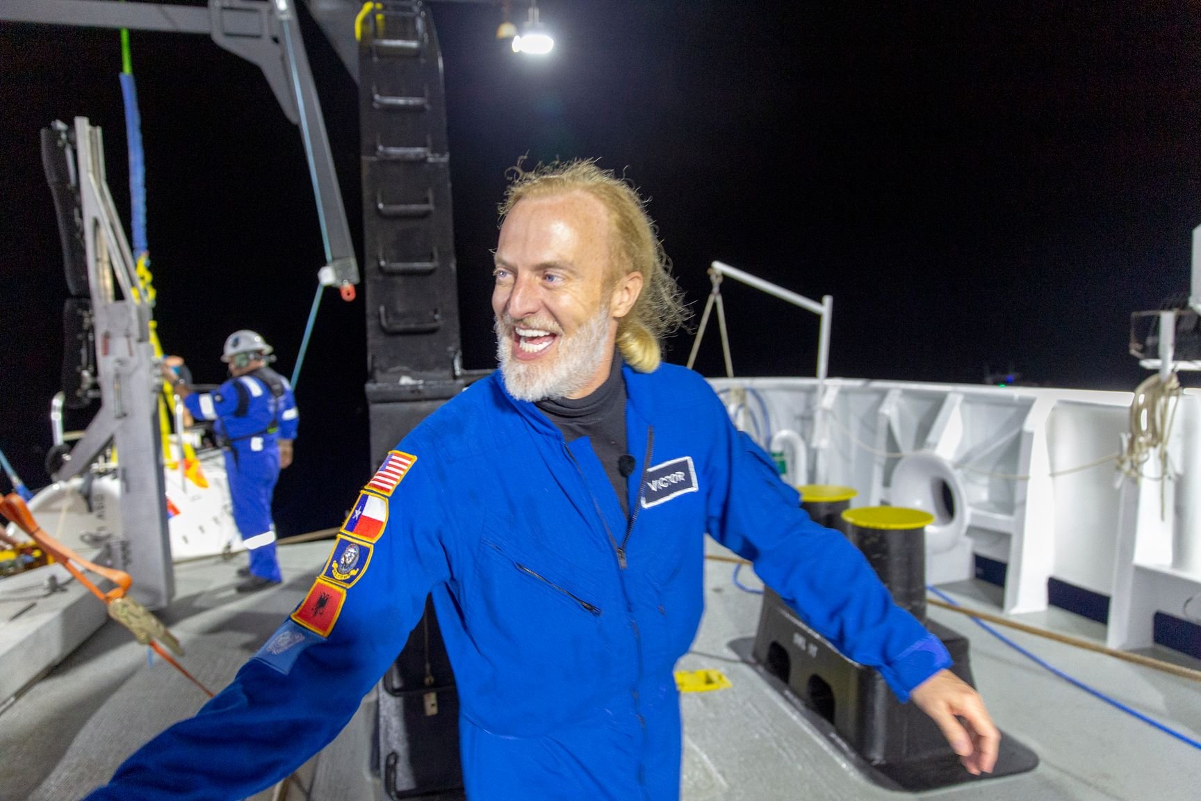 Victor Vescovo ist eigenen Angaben zufolge mit seinem U-Boot zu einem der tiefsten Punkte der Erde getaucht - und hat dort Müll gefunden.