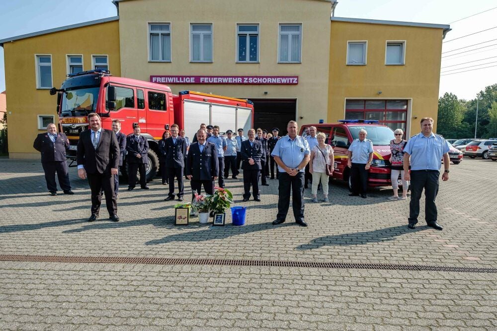 Zur offiziellen Fahrzeugübergabe waren Coronabedingt nur geladene Gäste anwesend.