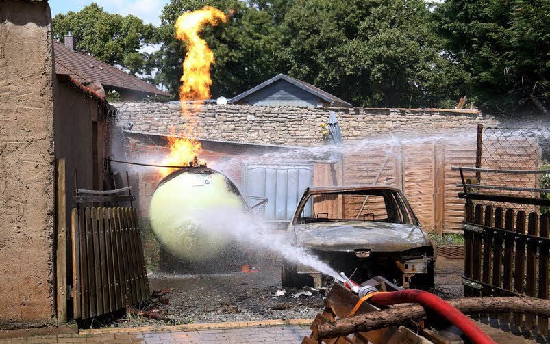 Meterhoch schlug die Flamme aus dem Gas-Tank.