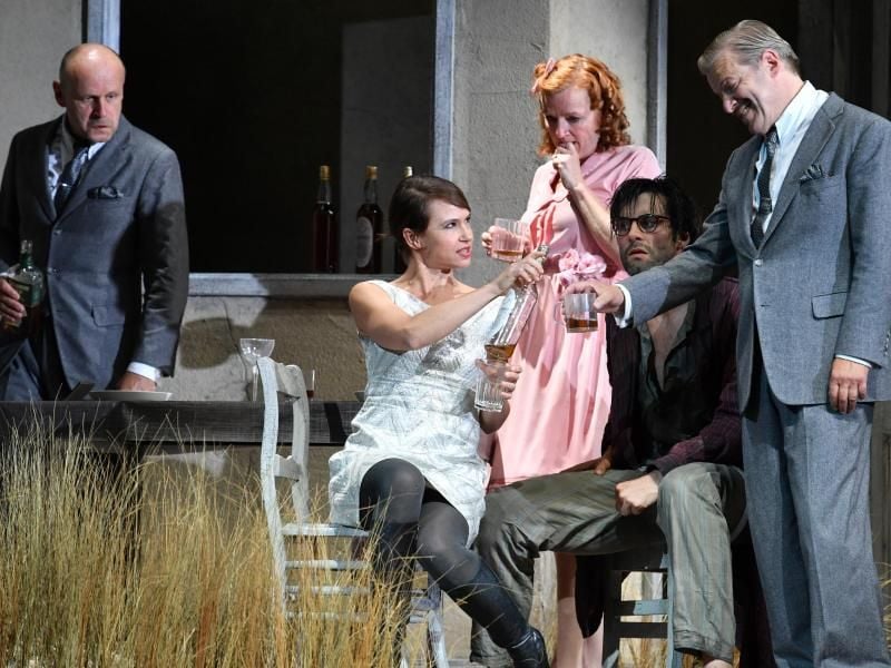 Harold Pinters Stück „Die Geburtstagsfeier” im Landestheater in Salzburg. Foto: Barbara Gindl