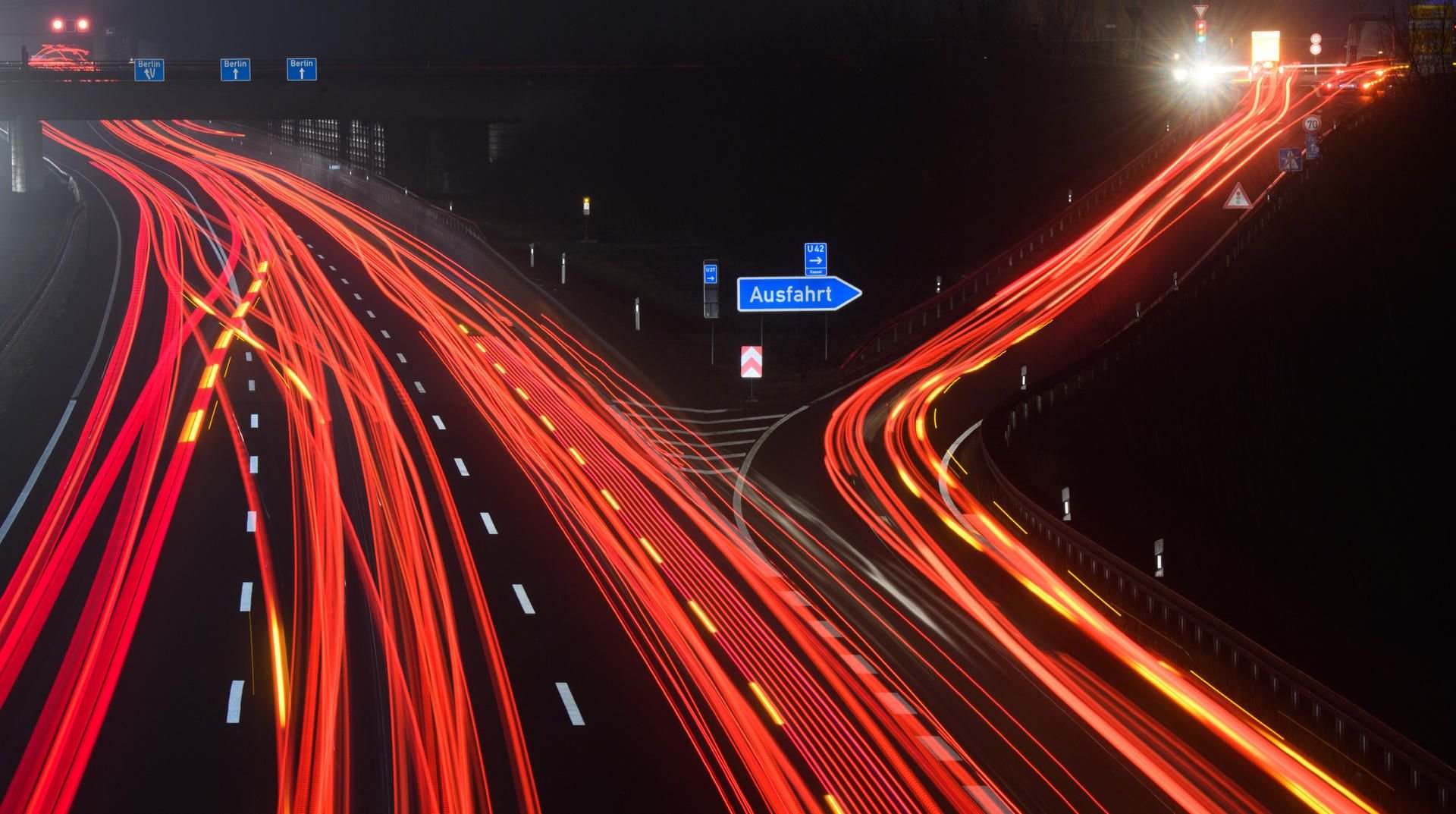 Autobahn bei Nacht