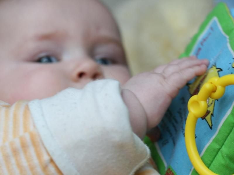Babys sollten bei Harnwegsinfektion schnell eine Therapie mit Antibiotika bekommen. Bild: dpa-infocom Foto: