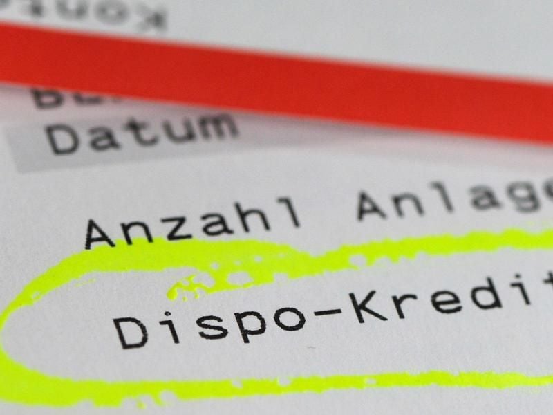 Ein Test zeigt: Abrufkredite sind oft billiger als Dispokredite, aber nicht jede Bank bietet sie an. Foto: Jens Kalaene