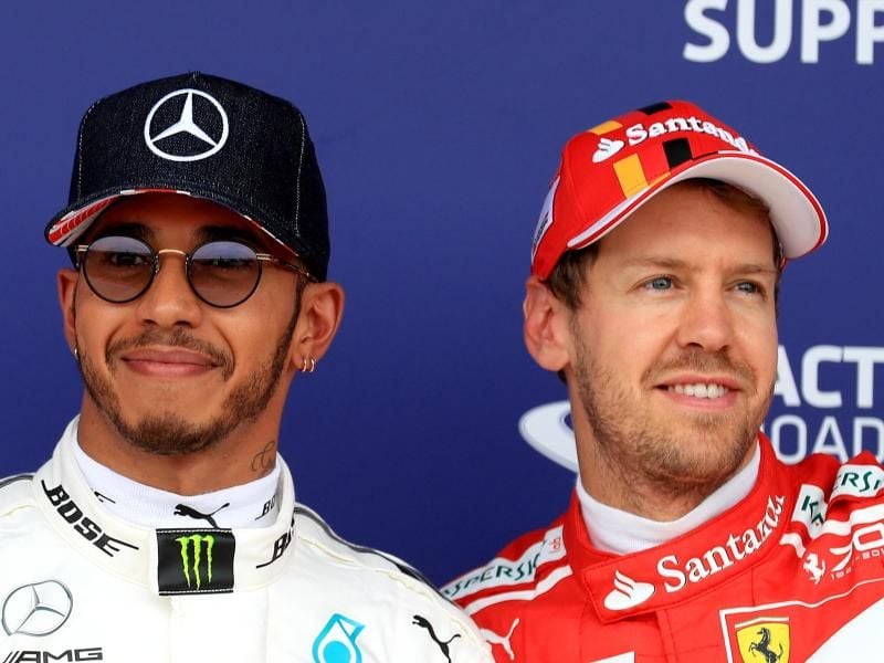 Lewis Hamilton (l) und Sebastian Vettel werden sich auch in Monza duellieren. Foto: Tim Goode