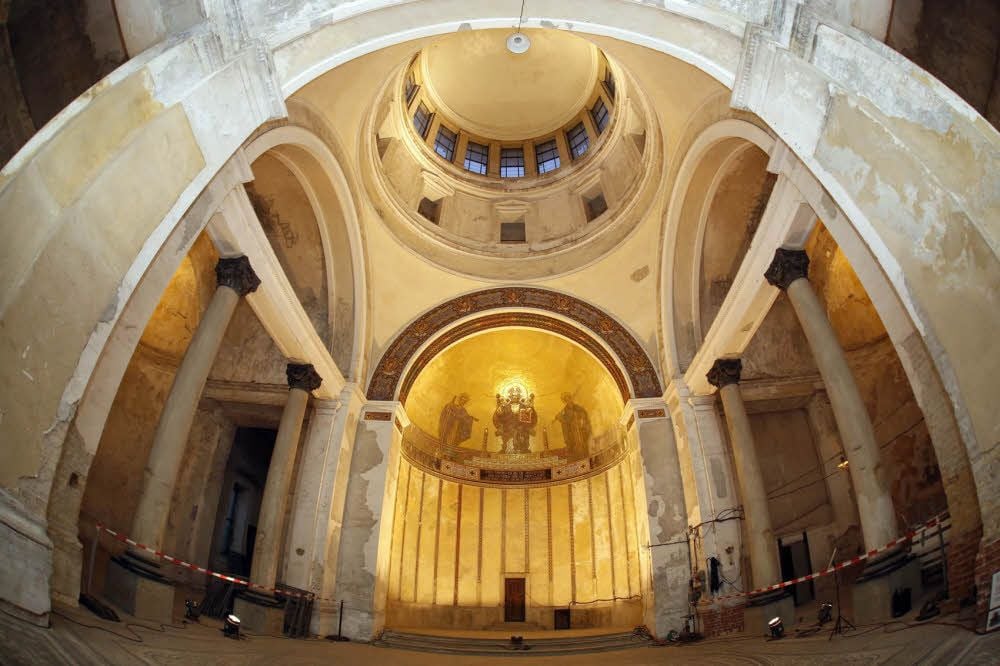 Es ist baufällig und trotzdem wunderschön - das Mausoleum im Georgengarten.